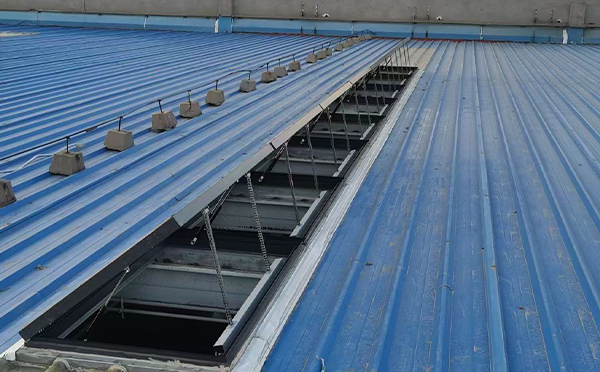 某城市大型商业综合体中庭贵德排烟窗工程