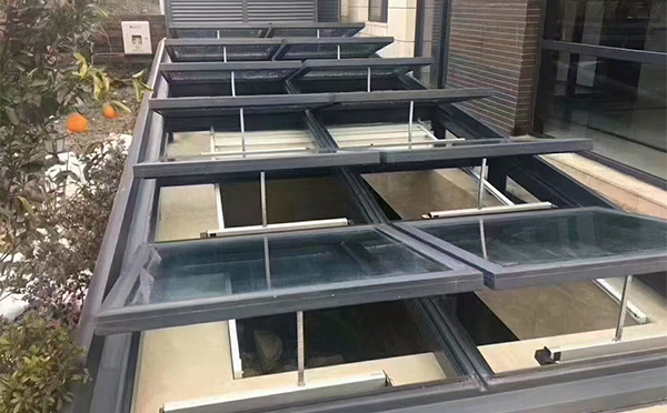 某轨道交通车辆维修车间贵德排烟窗应用