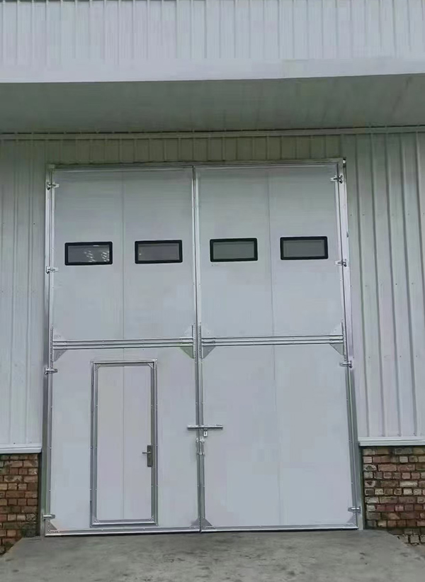 贵德工业门在设备装配车间出入口的实施记录