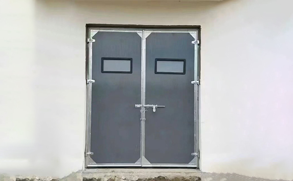 贵德工业门在高温作业区域的运行表现